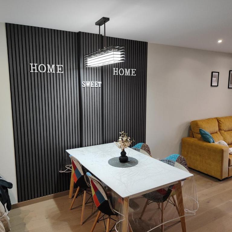 Ferienwohnung mit Pool 50m Strand - Two-Bedroom Deluxe Apartment with Balcony - 14