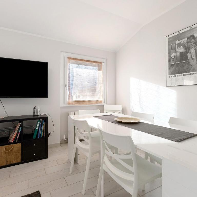La dimora del Lago - Appartamento Deluxe con 2 Camere da Letto e Balcone - 10