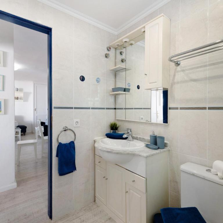 Puerto Chico A - Two-Bedroom Deluxe Apartment with Ocean View - 17