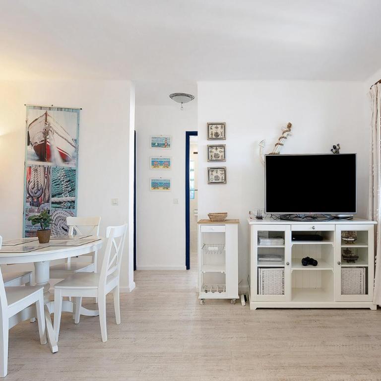 Puerto Chico A - Two-Bedroom Deluxe Apartment with Ocean View - 11