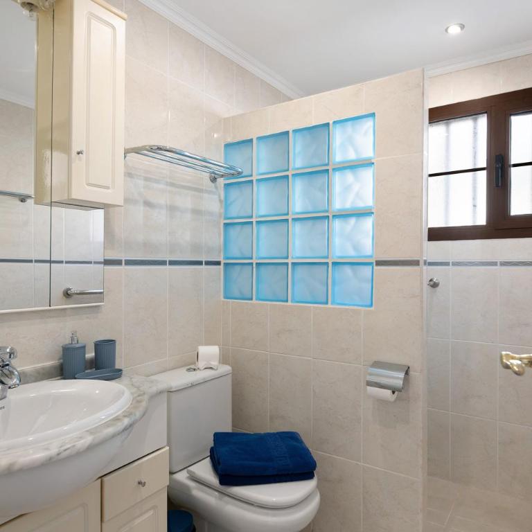 Puerto Chico A - Two-Bedroom Deluxe Apartment with Ocean View - 21