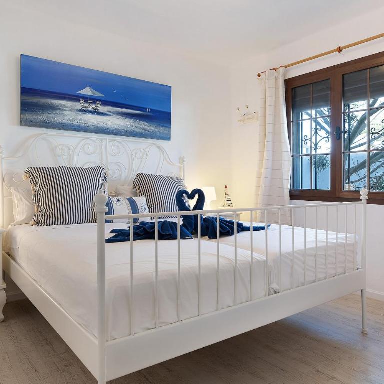 Puerto Chico A - Two-Bedroom Deluxe Apartment with Ocean View - 13