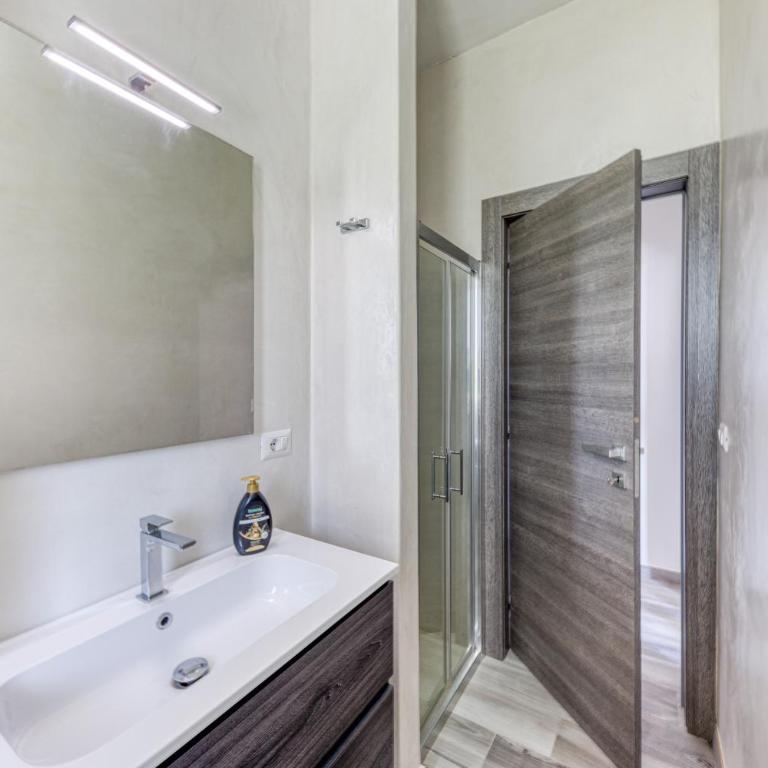Casa Vacanze La Torre - Appartamento Premium con 3 Camere da Letto e Balcone - 16