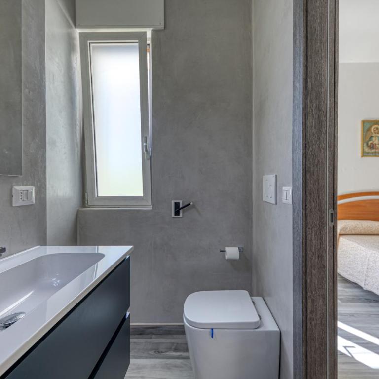 Casa Vacanze La Torre - Appartamento Premium con 3 Camere da Letto e Balcone - 8