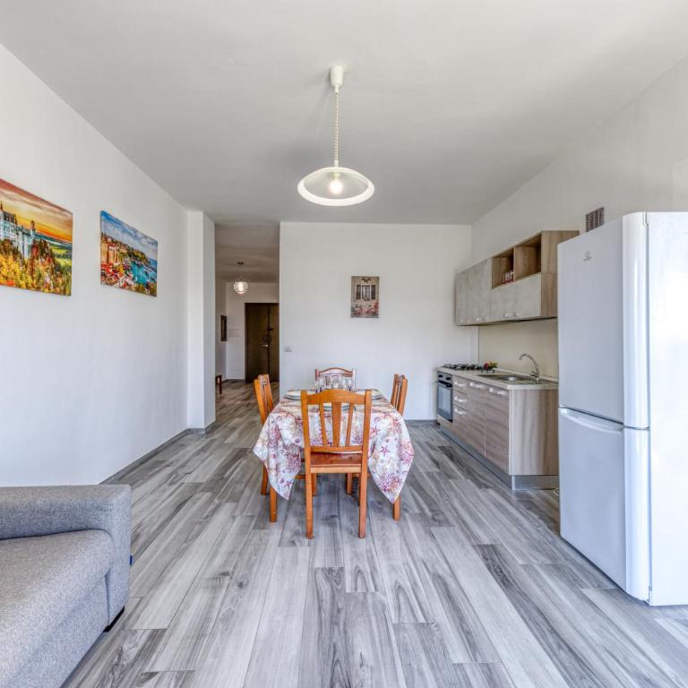 Casa Vacanze La Torre - Appartamento Premium con 3 Camere da Letto e Balcone - 1