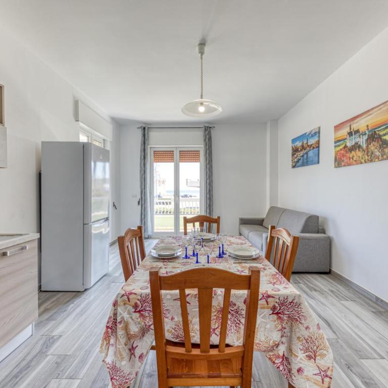 Casa Vacanze La Torre - Appartamento Premium con 3 Camere da Letto e Balcone - 4