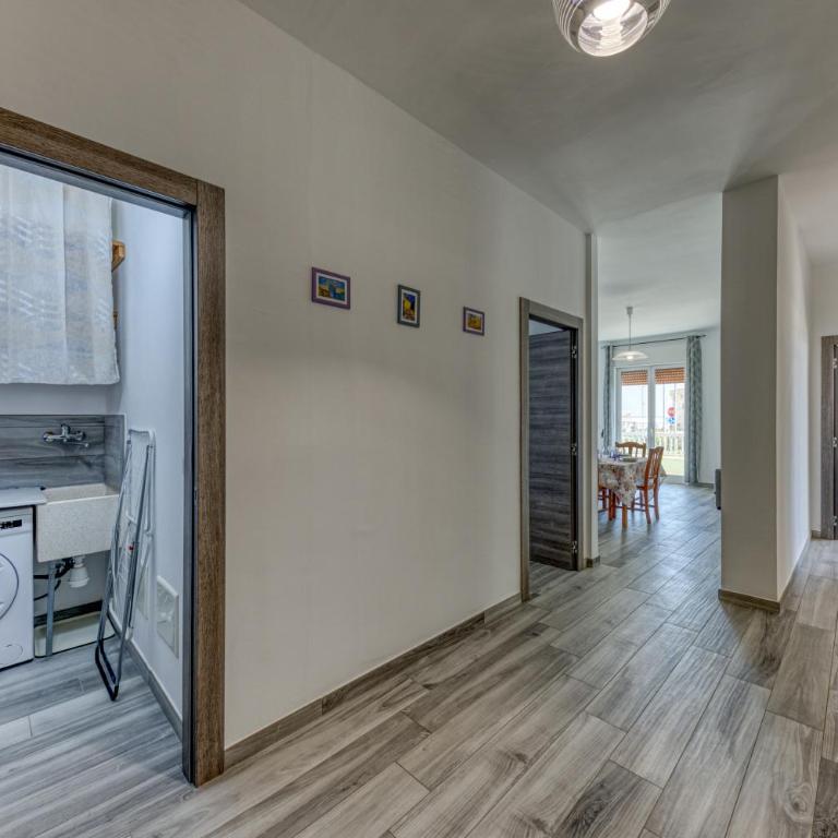 Casa Vacanze La Torre - Appartamento Premium con 3 Camere da Letto e Balcone - 5