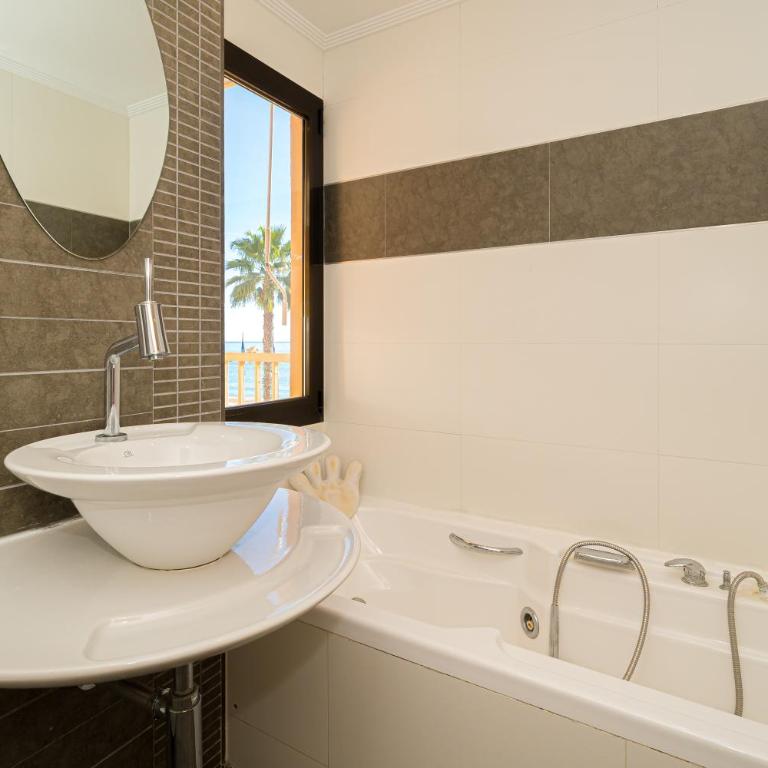 Apto Villajoyosa 1ª línea - Two-Bedroom Deluxe Apartment with Ocean View - 16