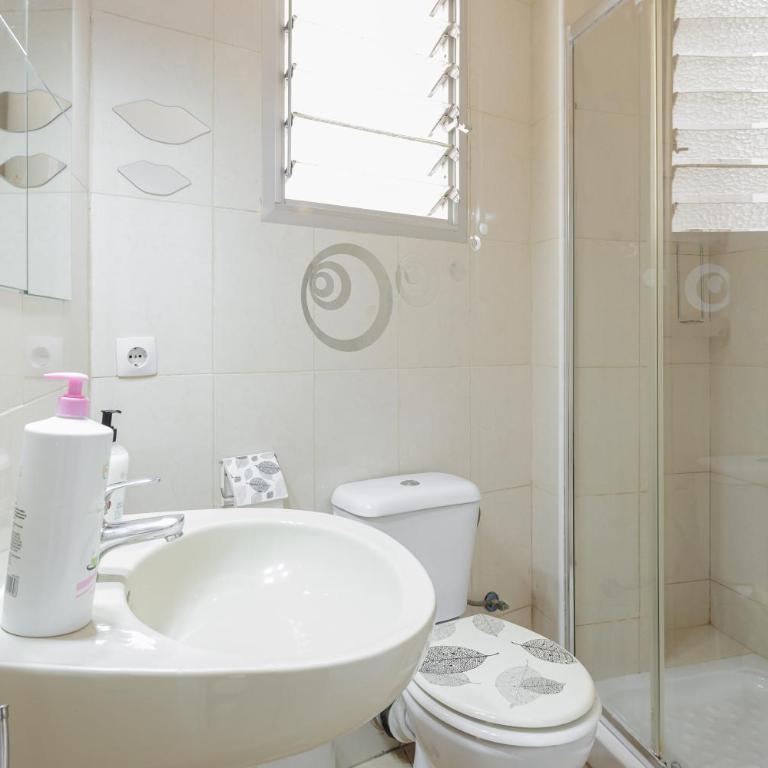 Duque Center Premium Suites - Two-Bedroom Deluxe Apartment with Balcony - 6