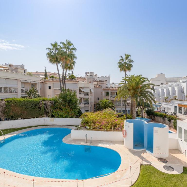 Apartamento Alcazaba Zona Parador - Apartamento Deluxe de 2 dormitorios con vistas al jardín - 3
