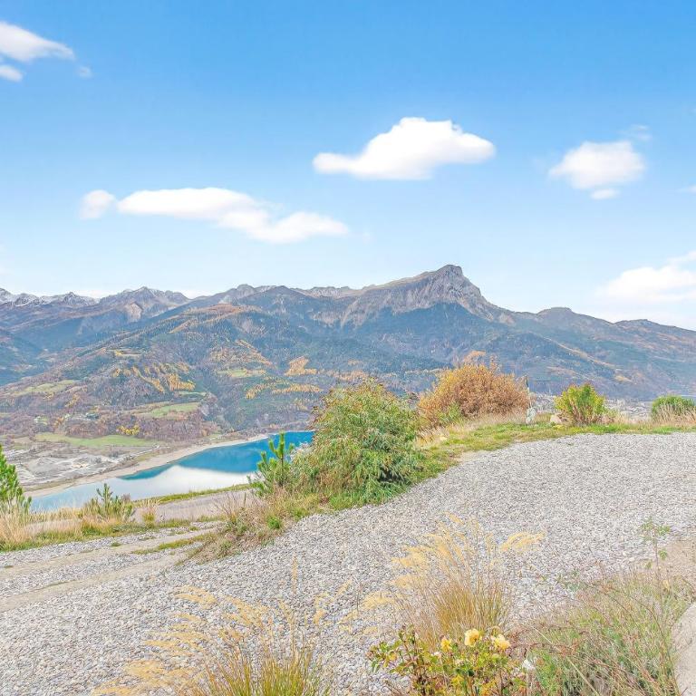 Un coin de paradis à Puy Sanières - Two-Bedroom Deluxe Apartment with Garden View - 36