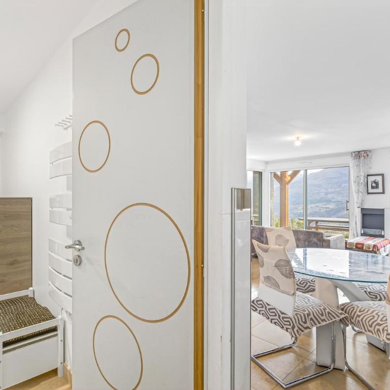 Un coin de paradis à Puy Sanières - Two-Bedroom Deluxe Apartment with Garden View - 25