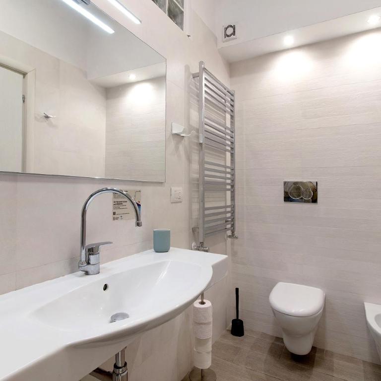 Centro Apartments - Appartamento Deluxe con 2 Camere da Letto e Balcone - 16