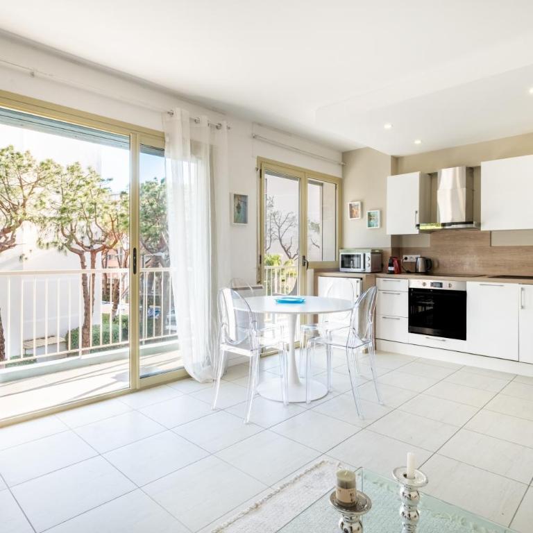 Miramar 2ème Ab002 - Superior One-Bedroom Apartment with Balcony - 2