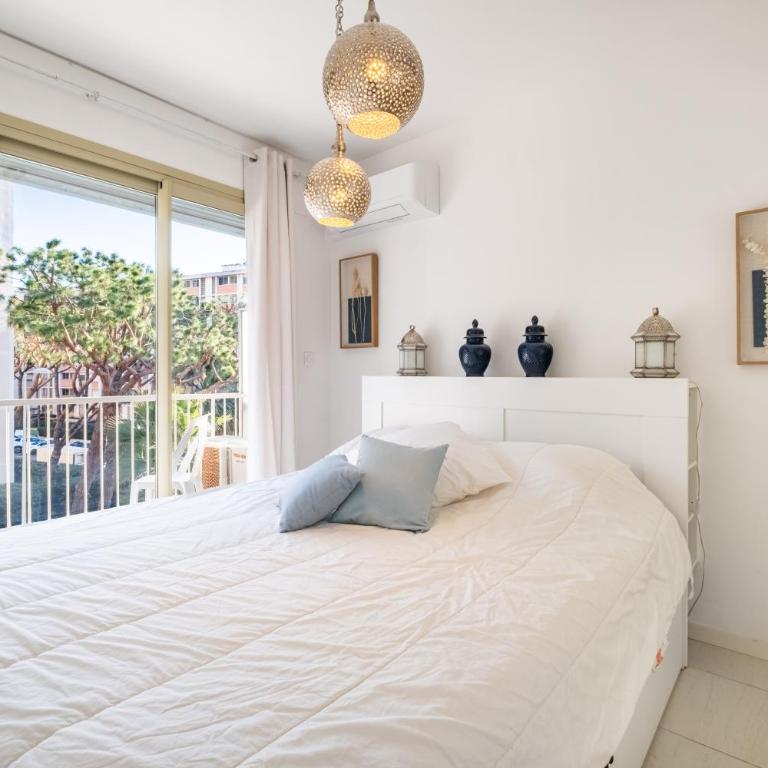 Miramar 2ème Ab002 - Superior One-Bedroom Apartment with Balcony - 11