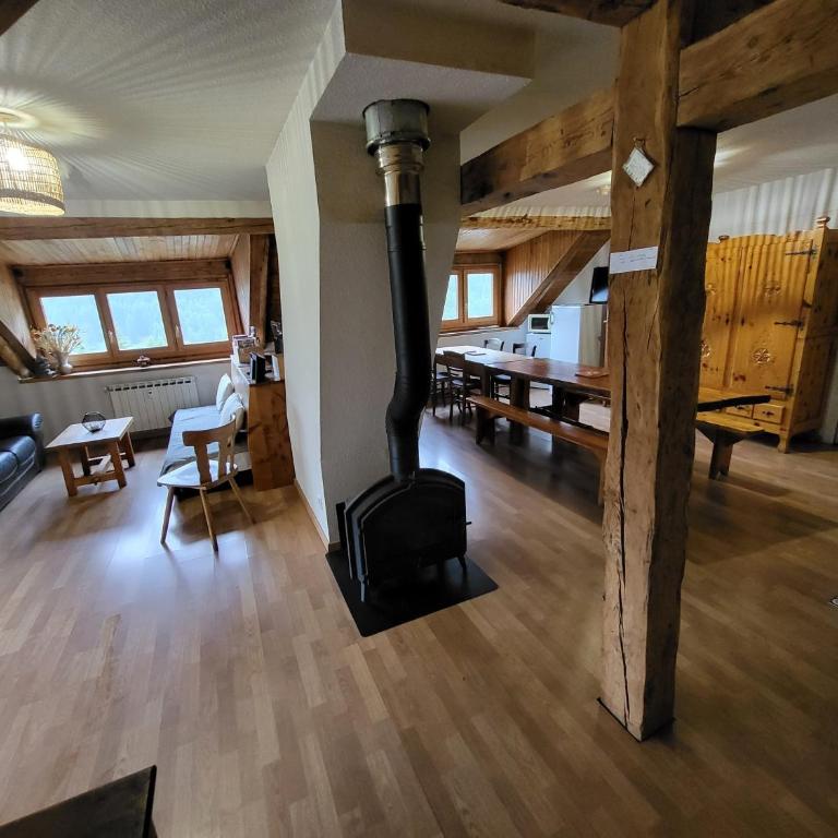 Gîte à Molines en Queyras 8-15 pers - Appartement Supérieur - Vue sur Ville - 4