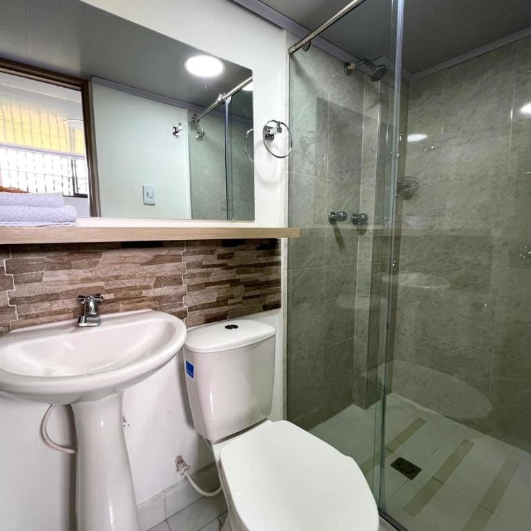 Hotel Adel - Habitación Individual con baño privado - 4
