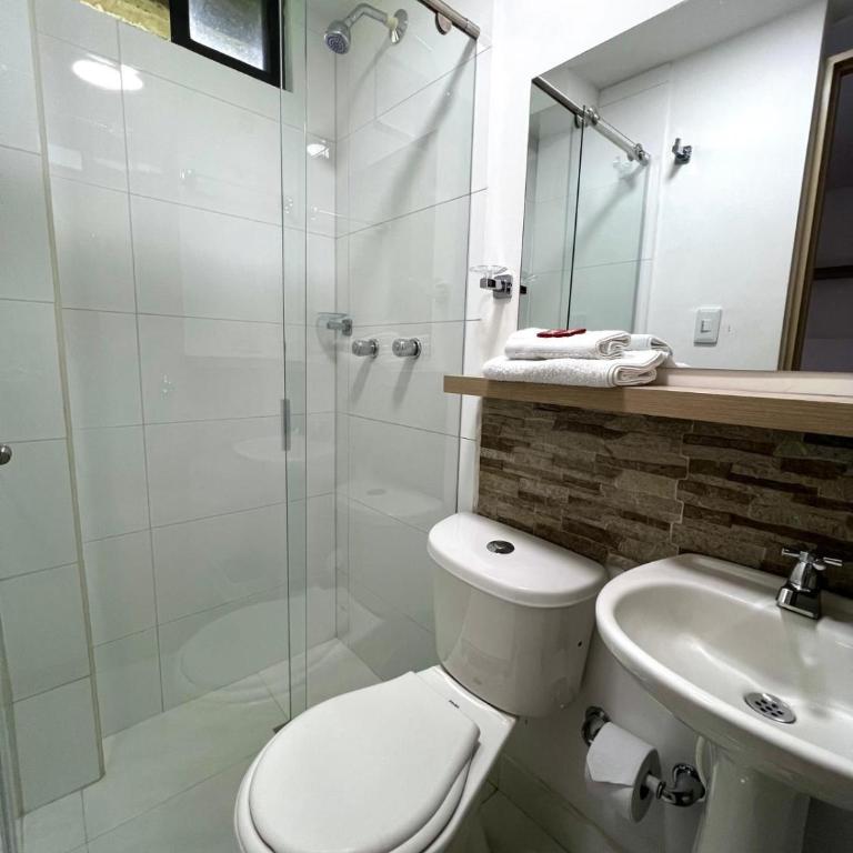 Hotel Adel - Habitación Individual con baño privado - 5