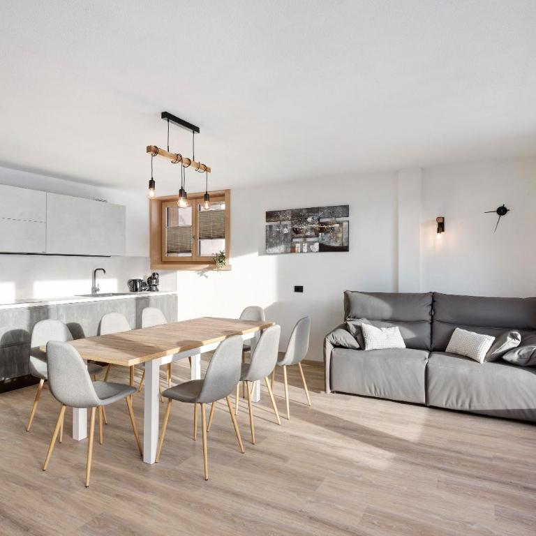 Plaz - Two-Bedroom Chalet - 18