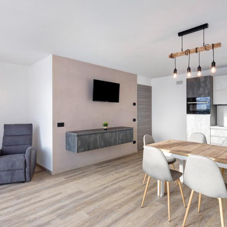 Plaz - Two-Bedroom Chalet - 19