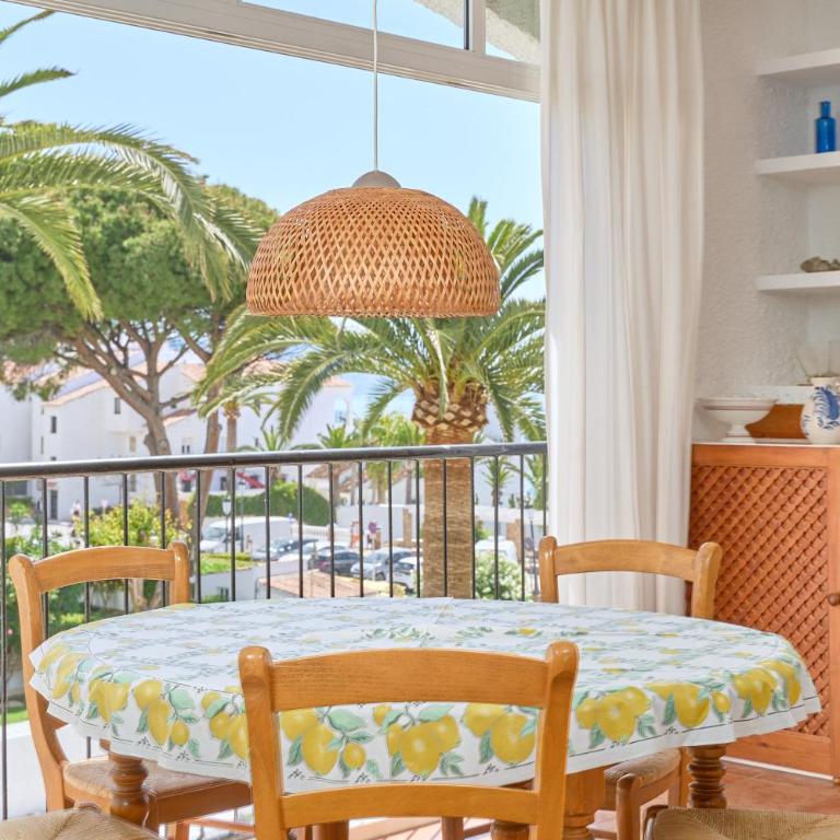 Carabeo 19 - Two-Bedroom Deluxe Apartment with Ocean View - 1