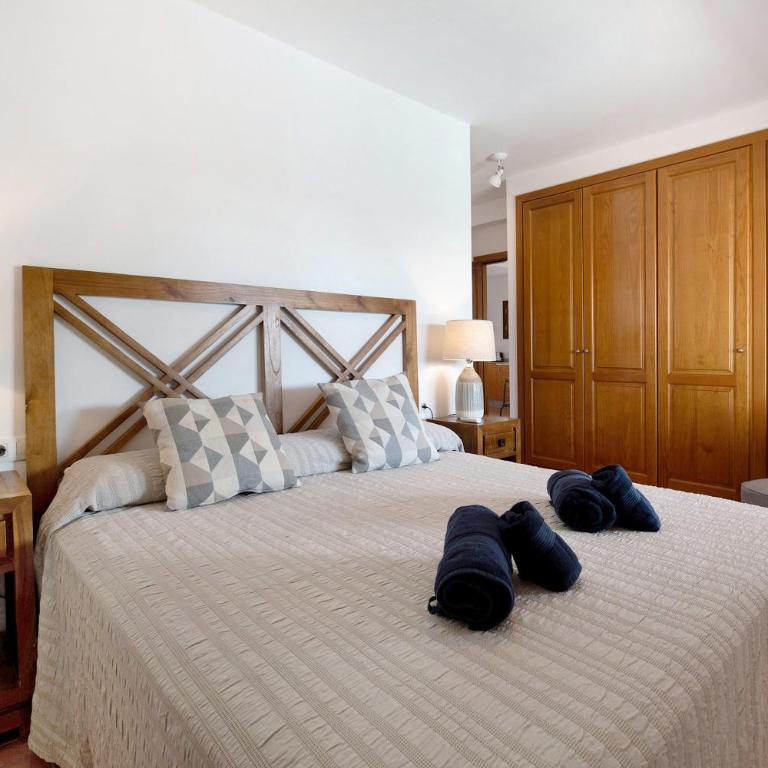 Villa Rubí - Three-Bedroom House - 11