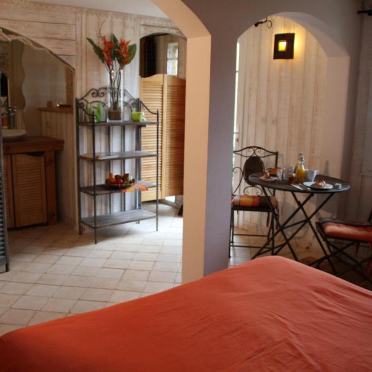 La chambre L'ile de Tom - Chambre Standard Lit Queen-Size - 3