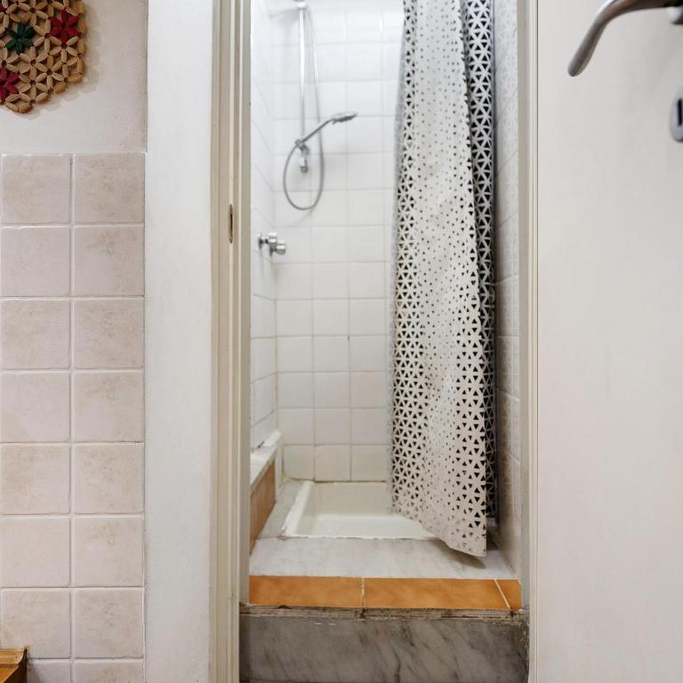 Bright Apartment Genova - Appartamento con doccia - 7