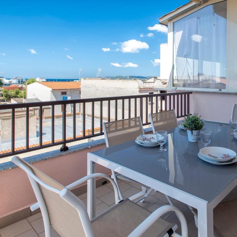 Clhome Comfort at the Beach - Two-Bedroom Deluxe Apartment with Ocean View - 6