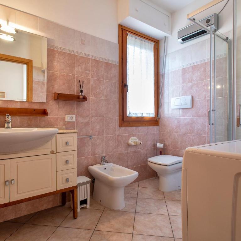 Clhome Comfort at the Beach - Two-Bedroom Deluxe Apartment with Ocean View - 19