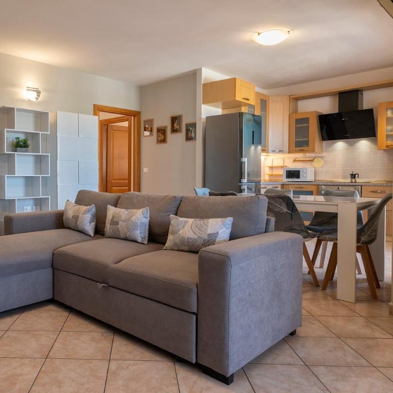 Clhome Comfort at the Beach - Two-Bedroom Deluxe Apartment with Ocean View - 2