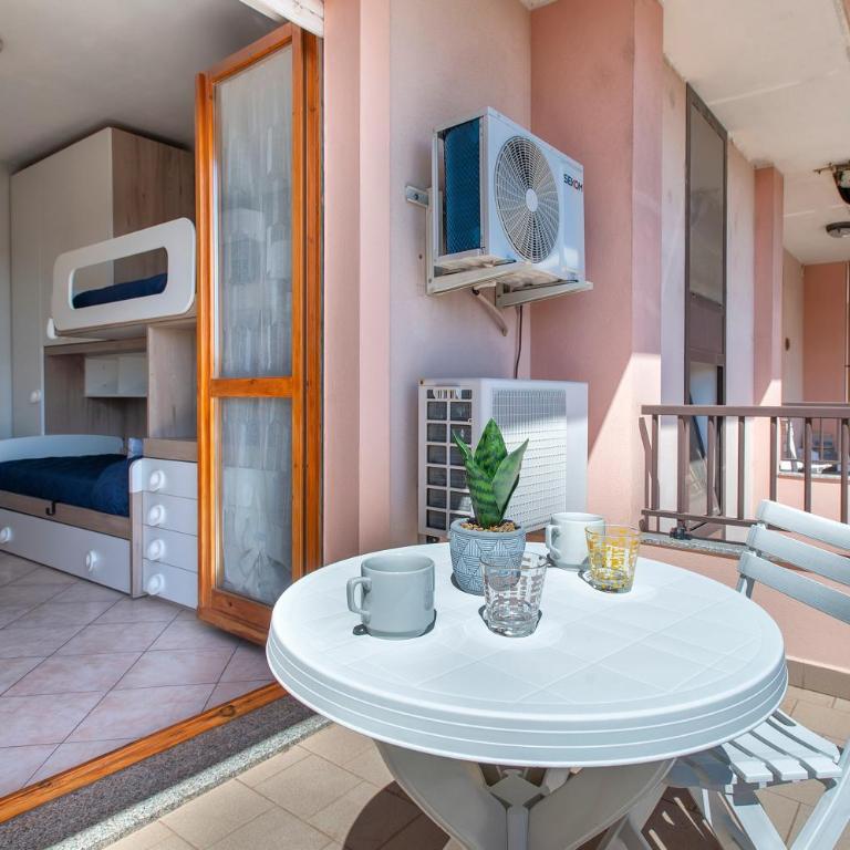 Clhome Comfort at the Beach - Two-Bedroom Deluxe Apartment with Ocean View - 16