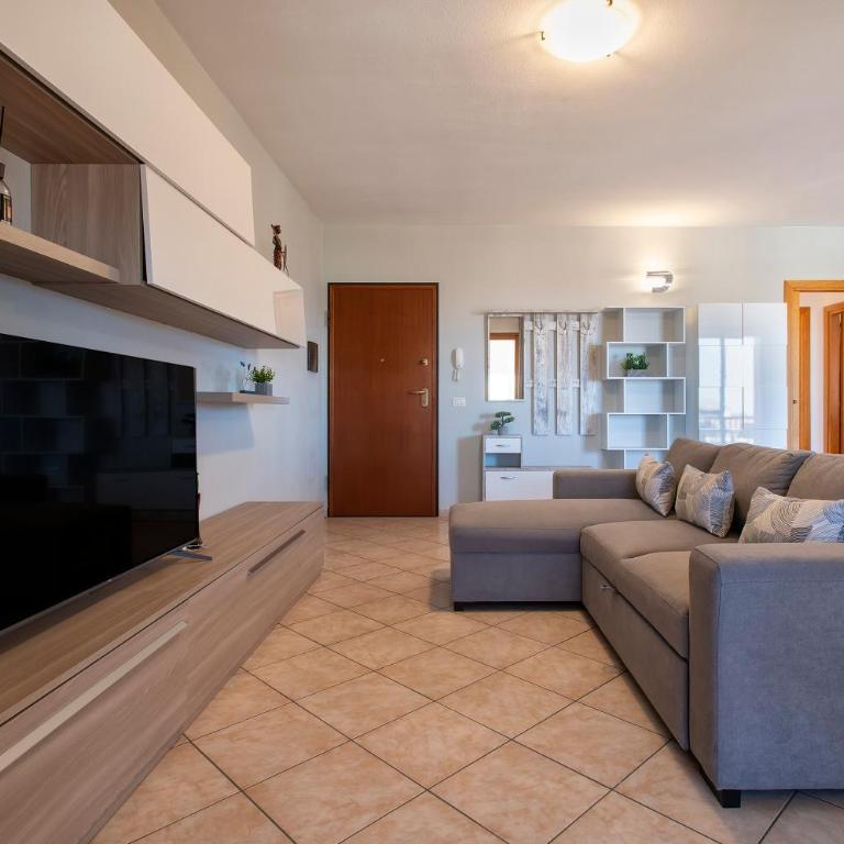 Clhome Comfort at the Beach - Two-Bedroom Deluxe Apartment with Ocean View - 1