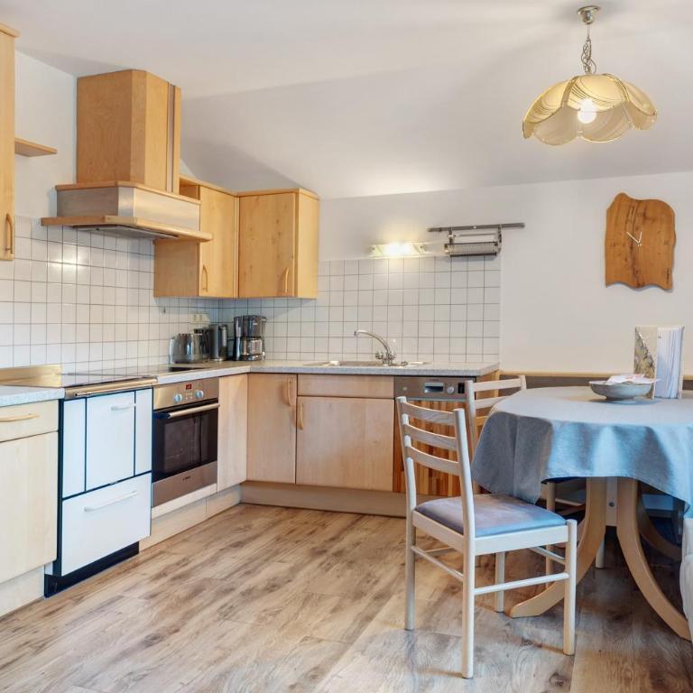 Wohnung Rosengarten Heigler Hof - Two-Bedroom Deluxe Apartment with Garden View - 5