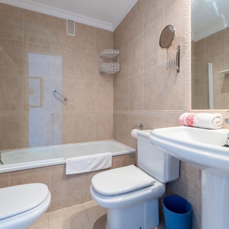 El Toro - Three-Bedroom Premium Apartment with Balcony - 16