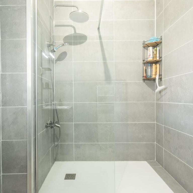 Chambre d'hôtes - Chambre Quadruple avec Douche - 8