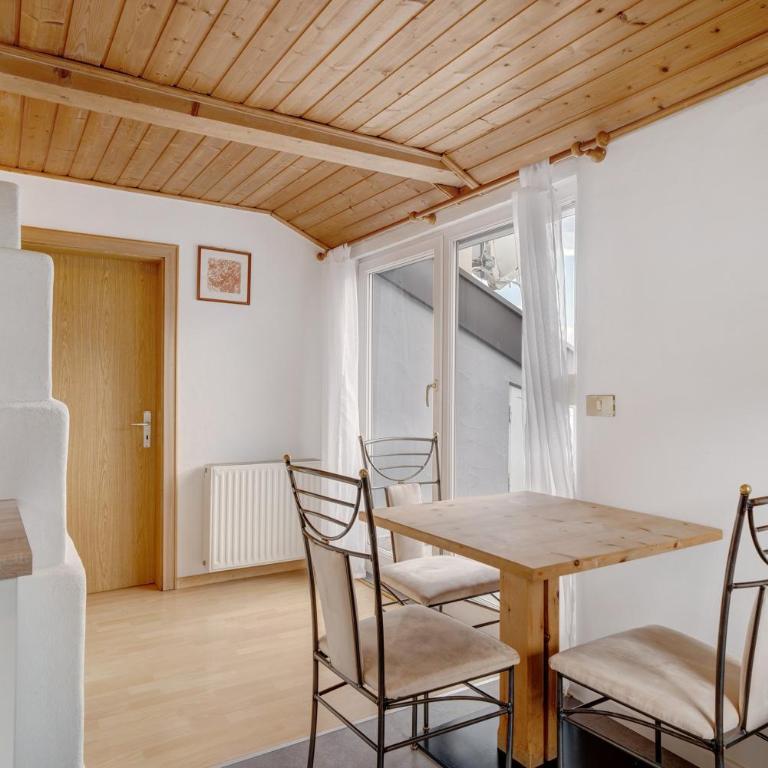 Ferienwohnung Bergblick-schlosshof - Two-Bedroom Deluxe Apartment with Garden View - 7