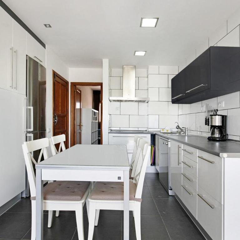 Casa Raquel 1 - Apartamento Premium de 3 dormitorios con balcón - 8