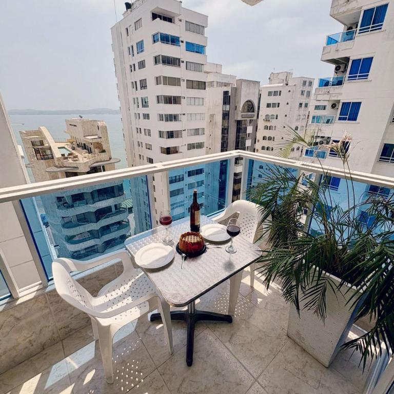 Lindos Apartamentos Frente a la playa - El Laguito - Apartment with Balcony - 18