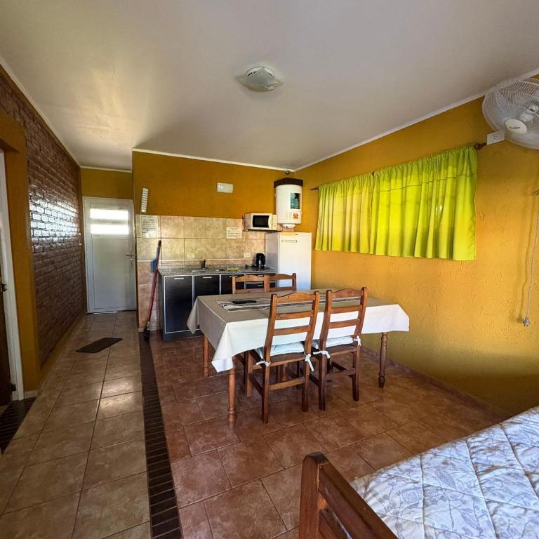 Departamento familiar con pileta y cochera en Miramar - One-Bedroom Apartment with Garden - 13