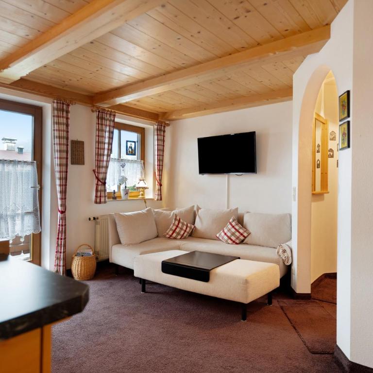 Ferienwohnung Huttenberg - Superior Apartment mit 1 Schlafzimmer und Balkon - 1