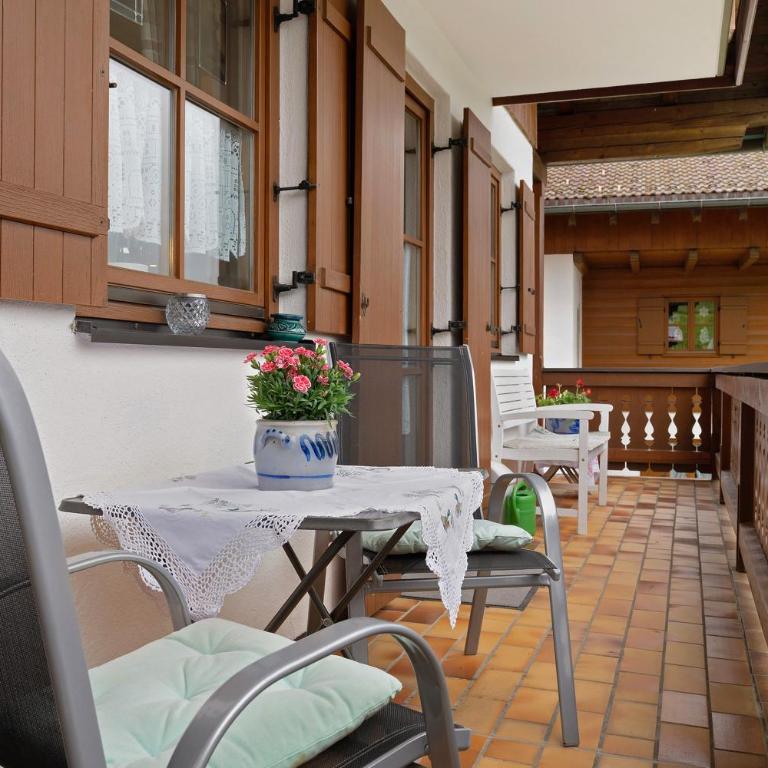 Ferienwohnung Huttenberg - Superior Apartment mit 1 Schlafzimmer und Balkon - 2