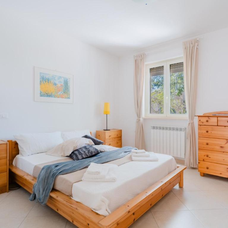 Casa vacanze Laura in centro - Appartamento Deluxe con 2 Camere da Letto e Vista Giardino - 9