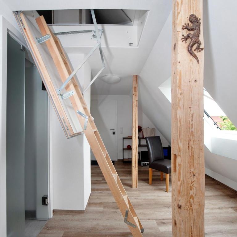 Neu renovierte Dachgeschosswohnung - Deluxe-Apartment mit 2 Schlafzimmern und Gartenblick - 8