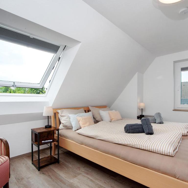 Neu renovierte Dachgeschosswohnung - Deluxe-Apartment mit 2 Schlafzimmern und Gartenblick - 5