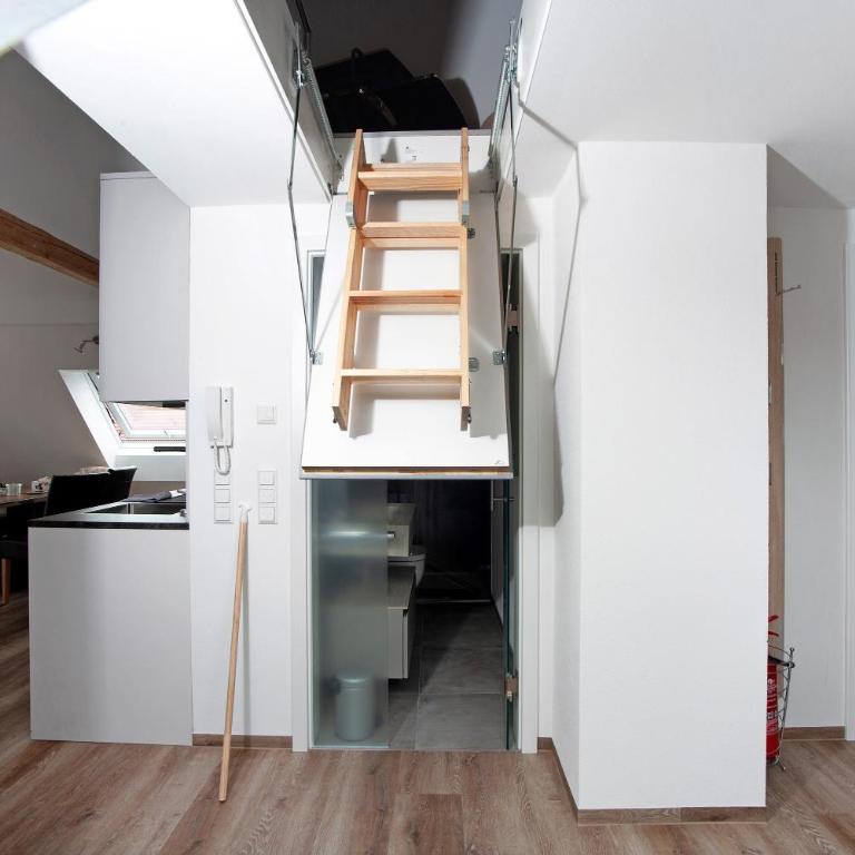 Neu renovierte Dachgeschosswohnung - Deluxe-Apartment mit 2 Schlafzimmern und Gartenblick - 10