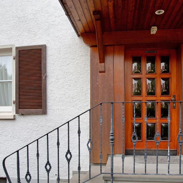 Neu renovierte Dachgeschosswohnung - Deluxe-Apartment mit 2 Schlafzimmern und Gartenblick - 15