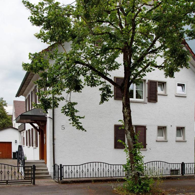 Neu renovierte Dachgeschosswohnung - Deluxe-Apartment mit 2 Schlafzimmern und Gartenblick - 14