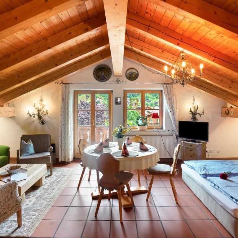 Ferienhaus Werdenfels - Superior Apartment mit 1 Schlafzimmer und Balkon - 1
