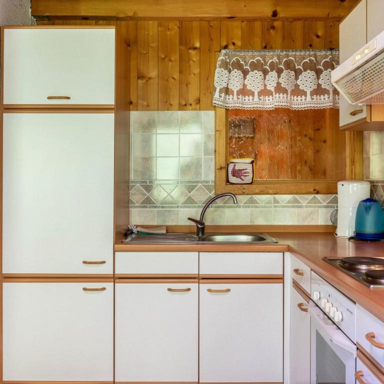 Stifterhof App Mathilda - Two-Bedroom Deluxe Apartment with Garden View - 11